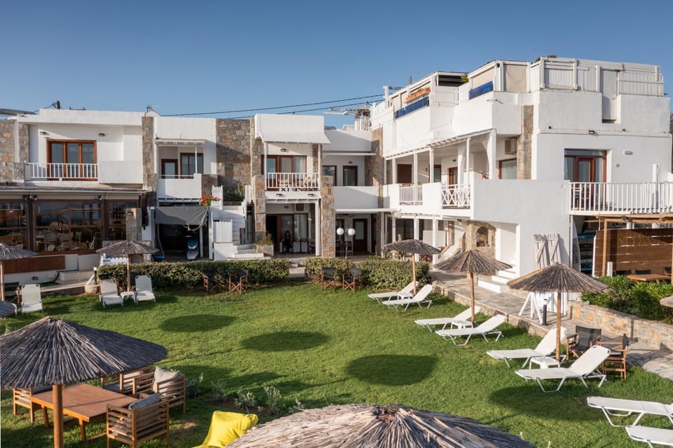 Property building, Day, Garden view, sunbed