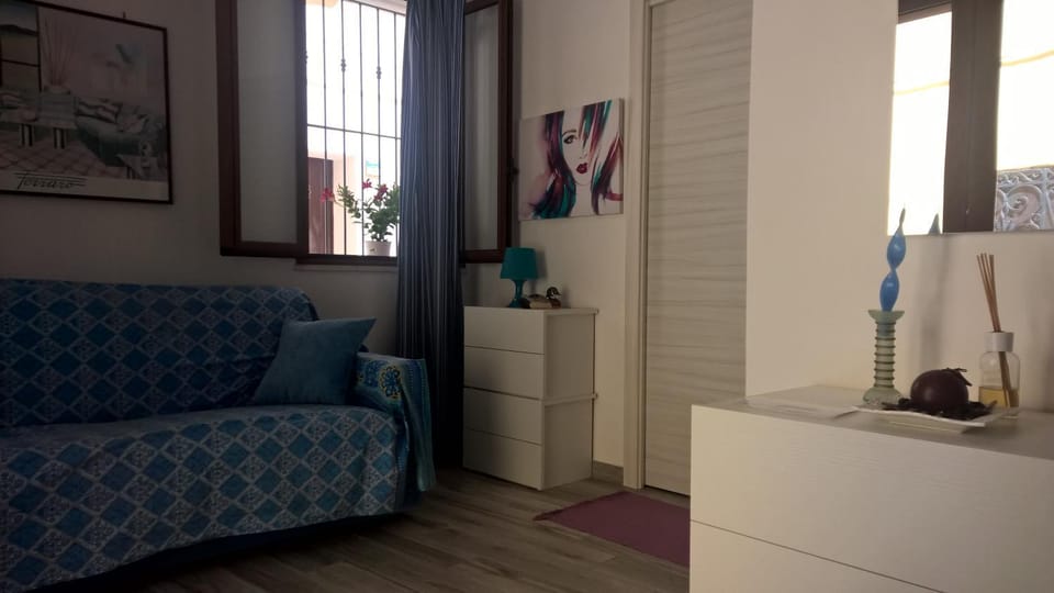 Bed, Living room