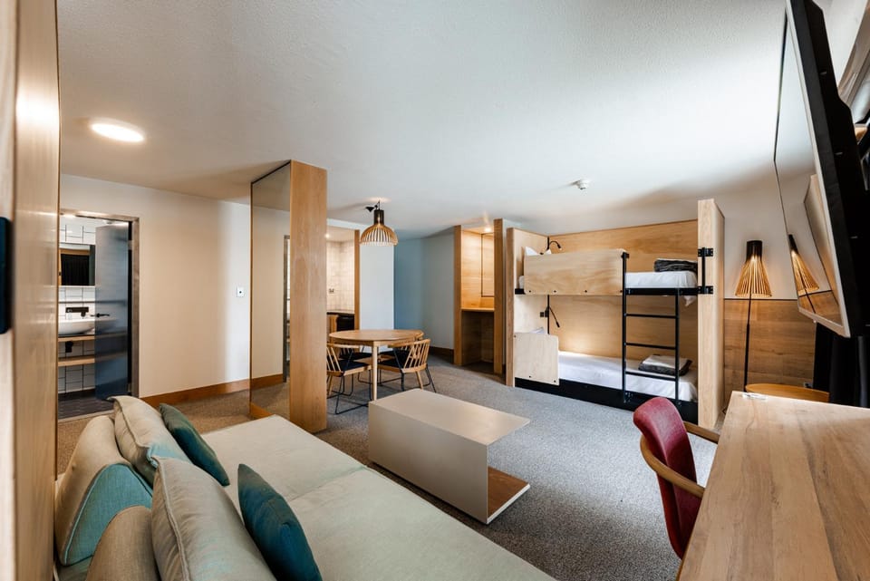 Bed, Bathroom, TV and multimedia, Kitchen or kitchenette, Photo of the whole room, Bedroom, bunk bed
