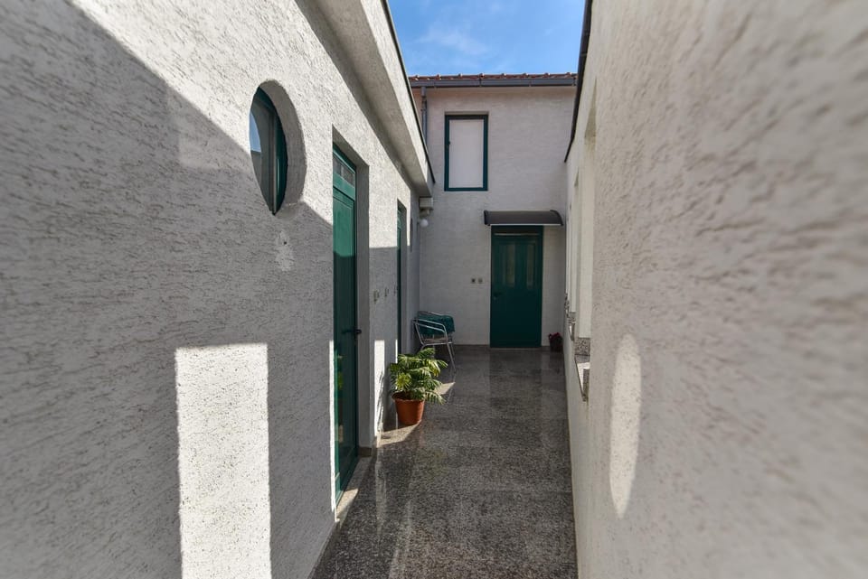 Property building, Facade/entrance
