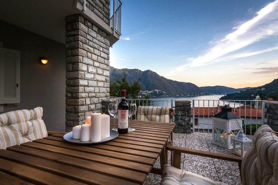 Balcony/Terrace, Lake view