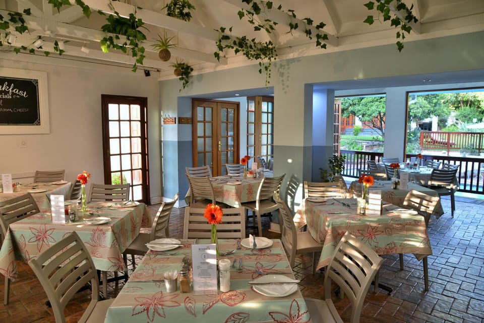 Dining area, Garden view, Pool view, Breakfast, Dinner