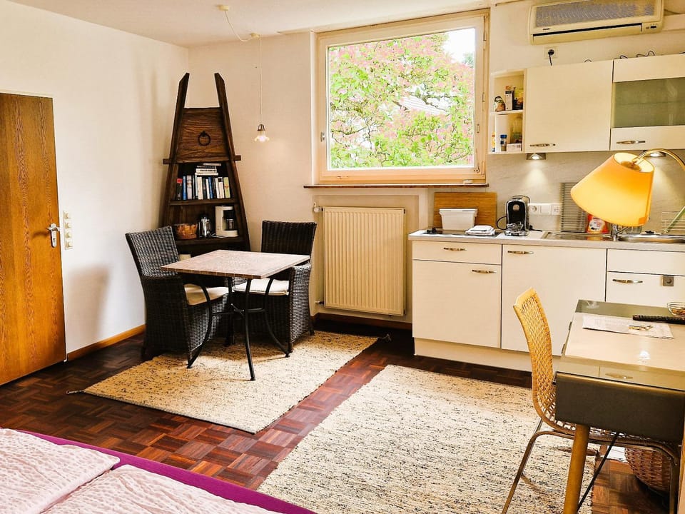Kitchen or kitchenette, Seating area, Dining area, minibar, stove, kitchen