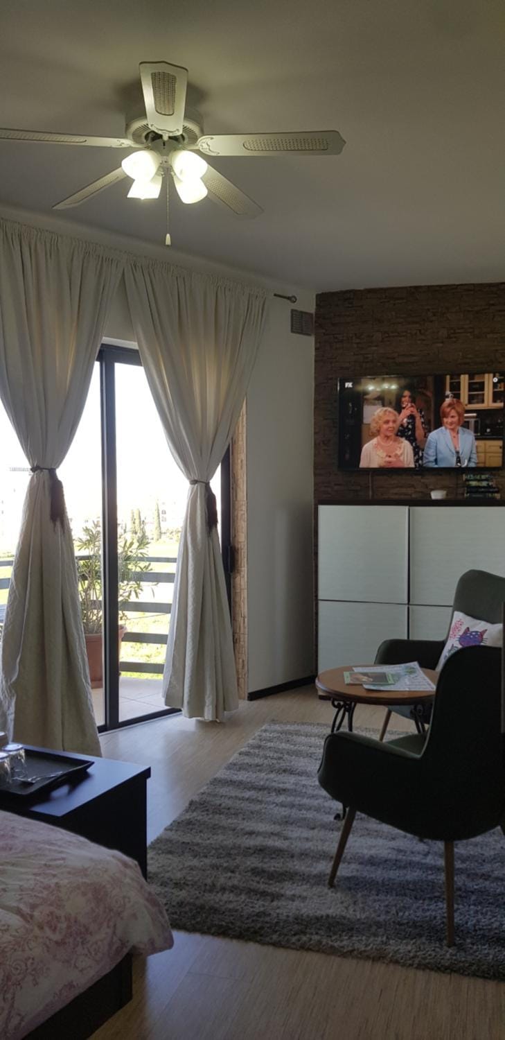 Bed, TV and multimedia, Seating area, Bedroom