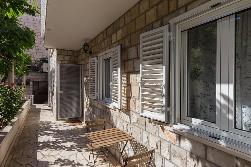 Balcony/Terrace, Area and facilities
