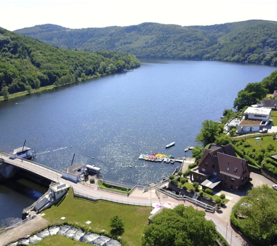 Nearby landmark, Day, Natural landscape, Activities, Bird's eye view, Lake view, Landmark view, Mountain view, River view