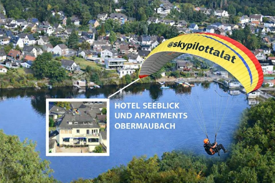 Day, People, Neighbourhood, Natural landscape, Bird's eye view, City view, Lake view, River view, Street view, Certificate/Award