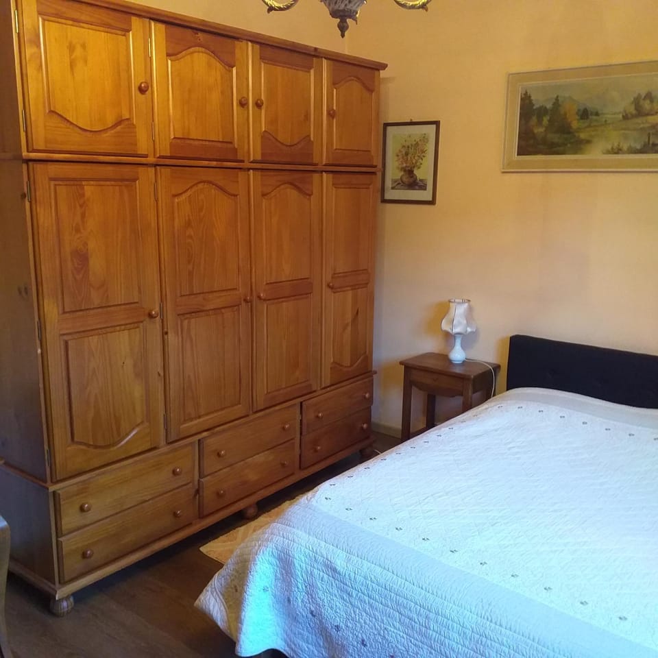 Bedroom, wardrobe