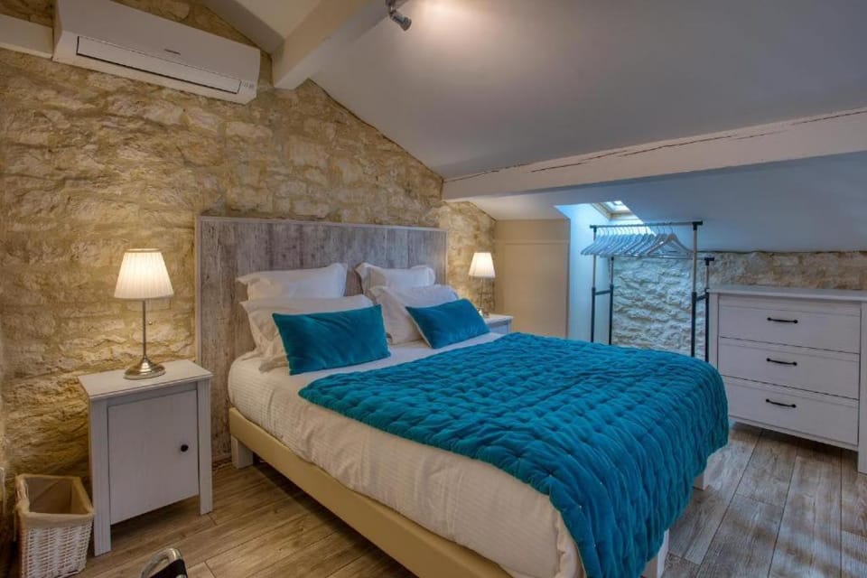 Hostcare - Domaine des Pierres Blanches - La Salamandre House in Nouvelle-Aquitaine