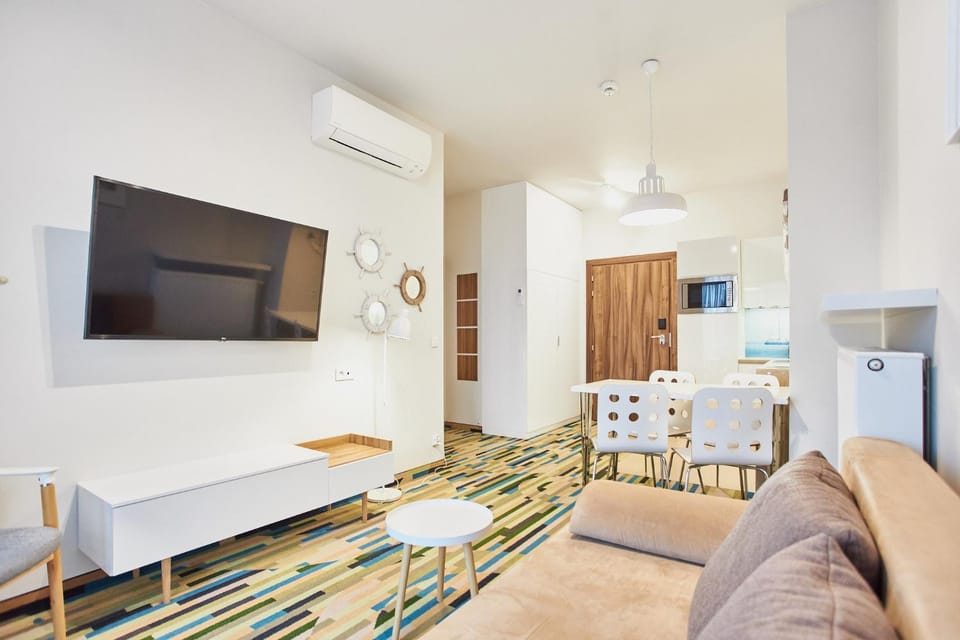 TV and multimedia, Kitchen or kitchenette, Living room, air conditioner