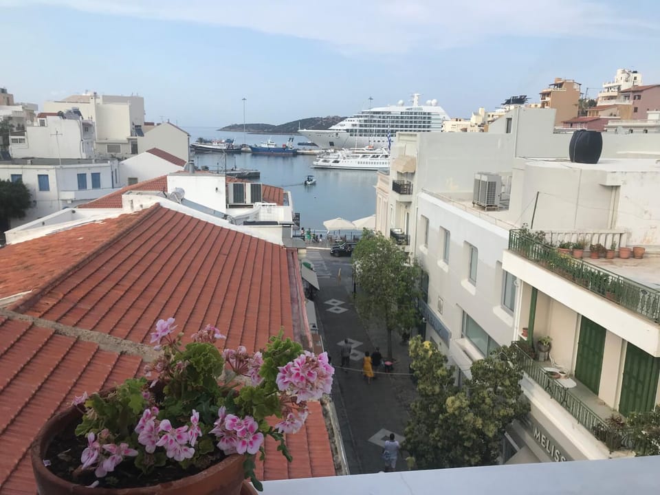 Property building, Day, Neighbourhood, Natural landscape, City view, Sea view, Street view