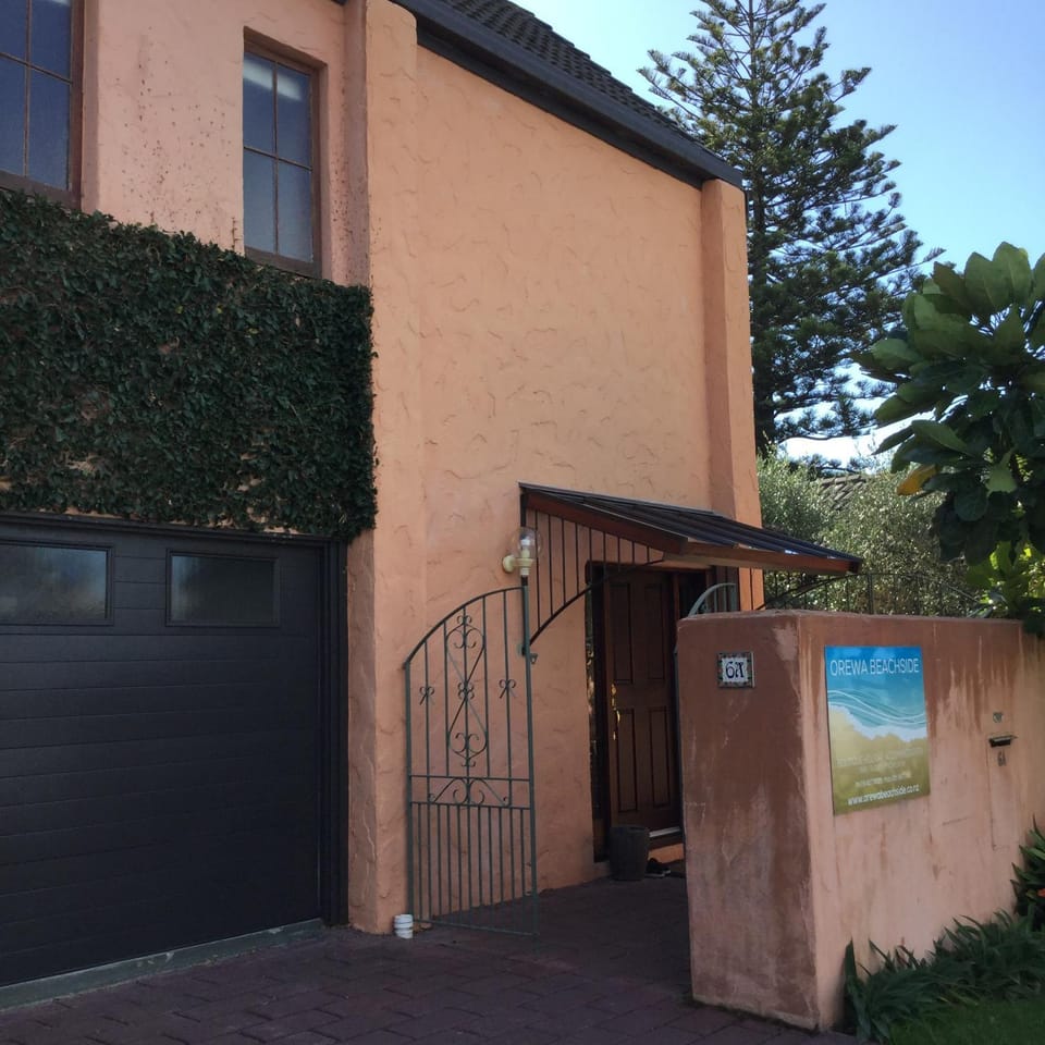 Facade/entrance