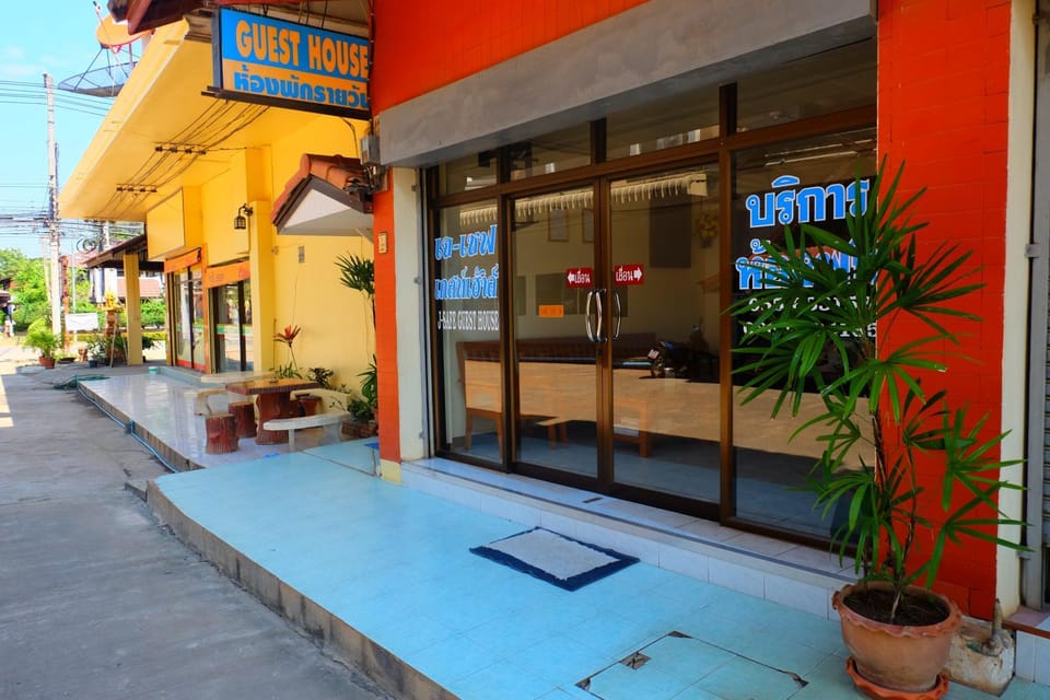 Facade/entrance