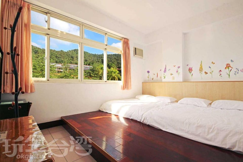 Bed, Photo of the whole room, Bedroom, Mountain view