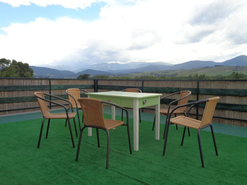Balcony/Terrace, Mountain view