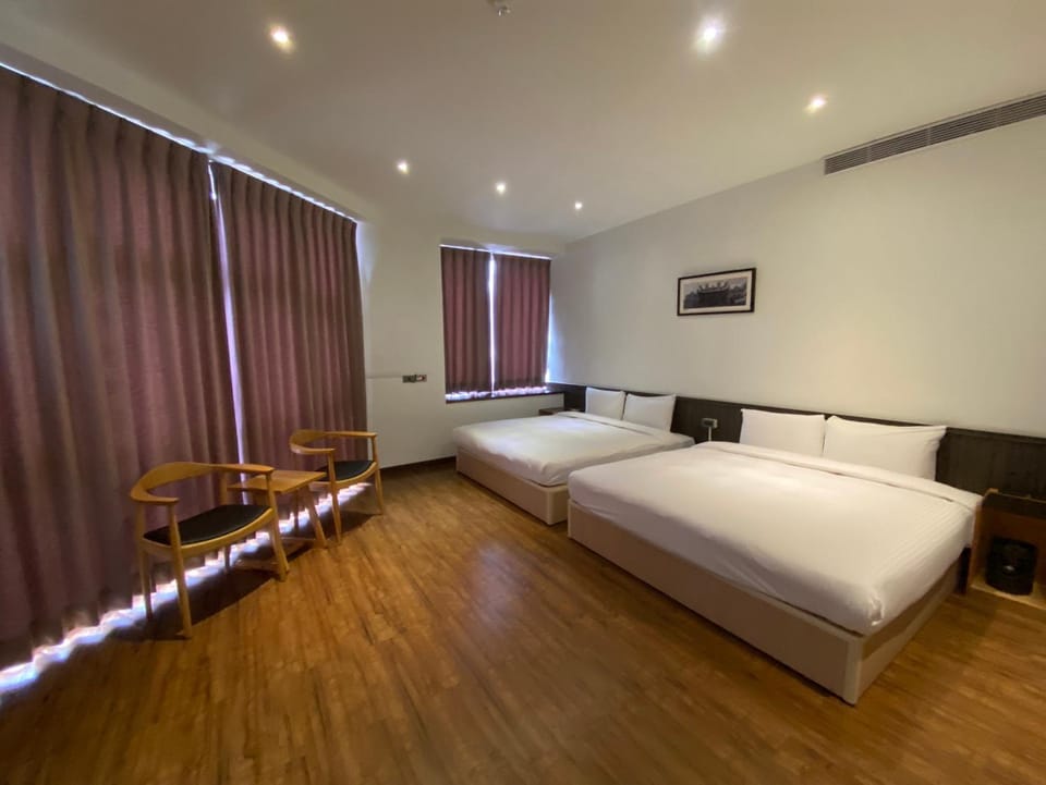 Bed, TV and multimedia, Bedroom