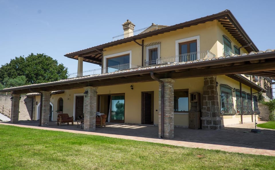 Property building, Patio, Garden, Balcony/Terrace