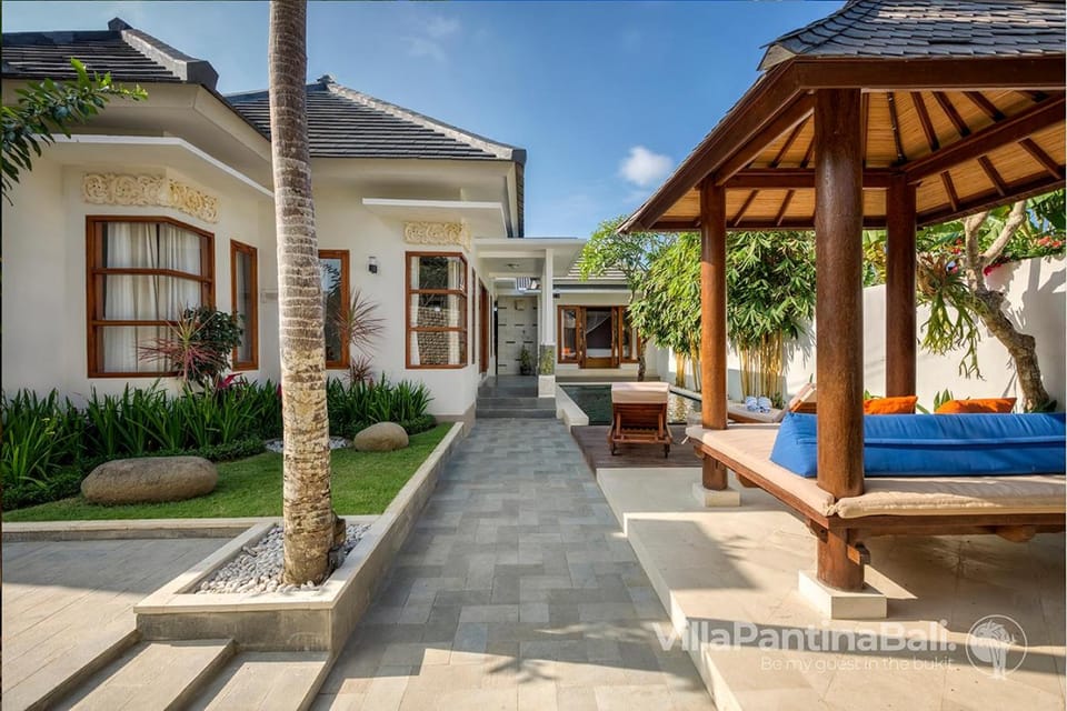 Property building, Patio, Facade/entrance, Spring, Day, Summer