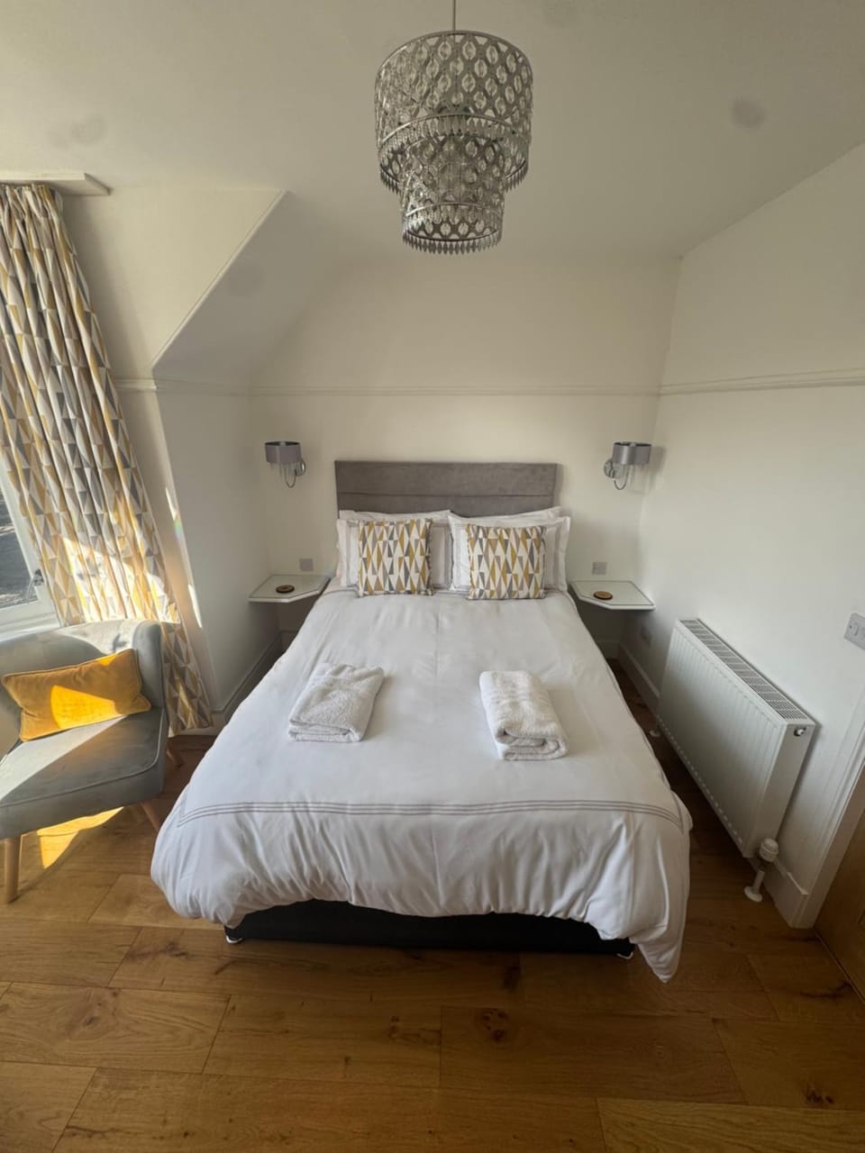 Bed, Photo of the whole room, Bedroom, towels