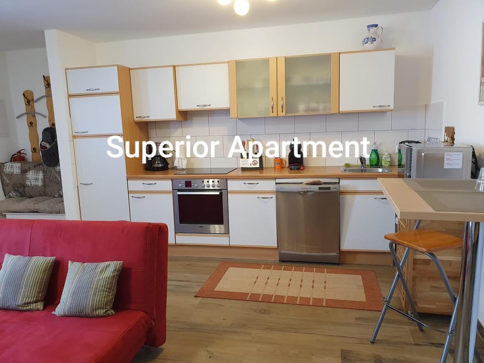 Coffee/tea facilities, Kitchen or kitchenette, Photo of the whole room, Decorative detail, Decorative detail, Dining area