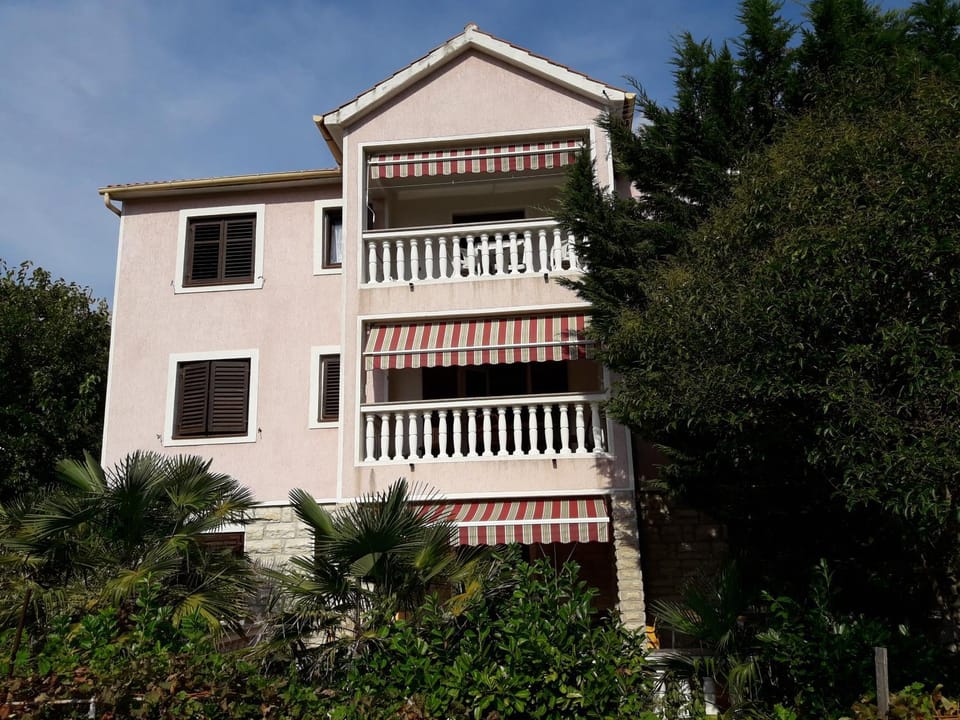 Property building, Day, Garden, Balcony/Terrace, Garden view