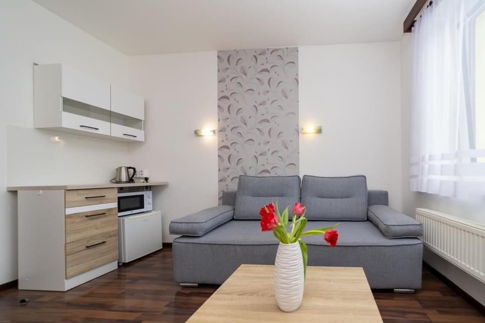 Kitchen or kitchenette, Living room, Seating area, Dining area, minibar