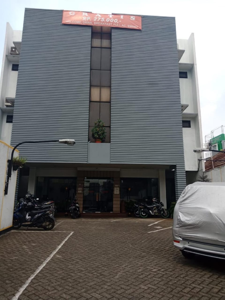 Facade/entrance