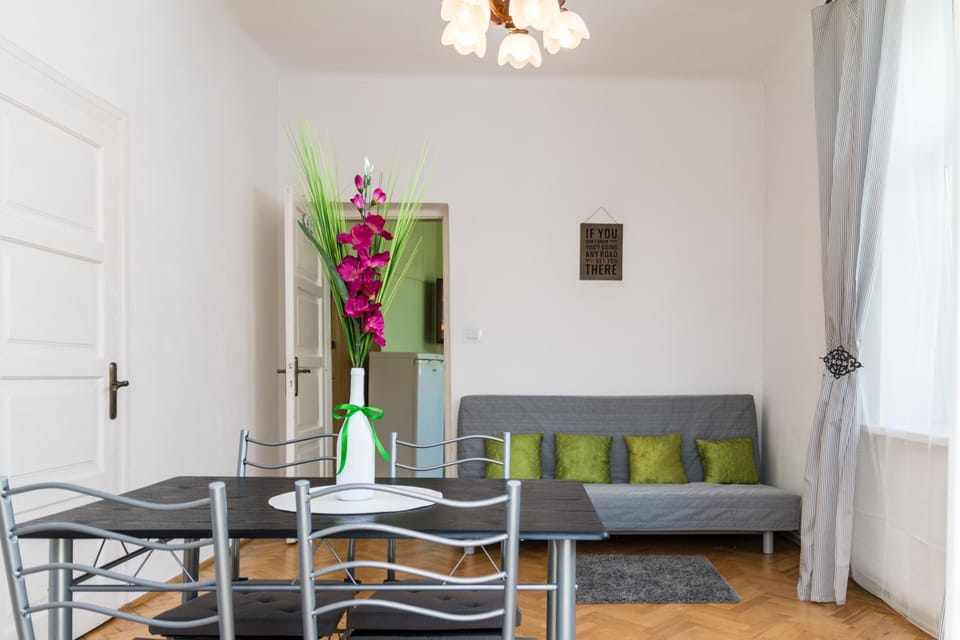 Living room, Decorative detail, Seating area, Dining area