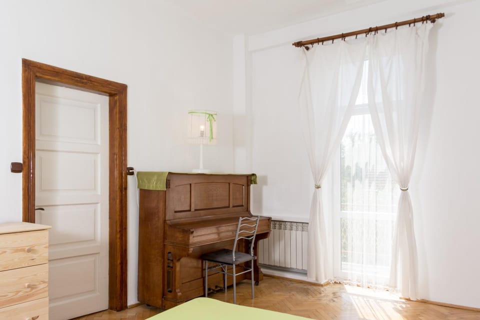 Balcony/Terrace, Decorative detail, Bedroom
