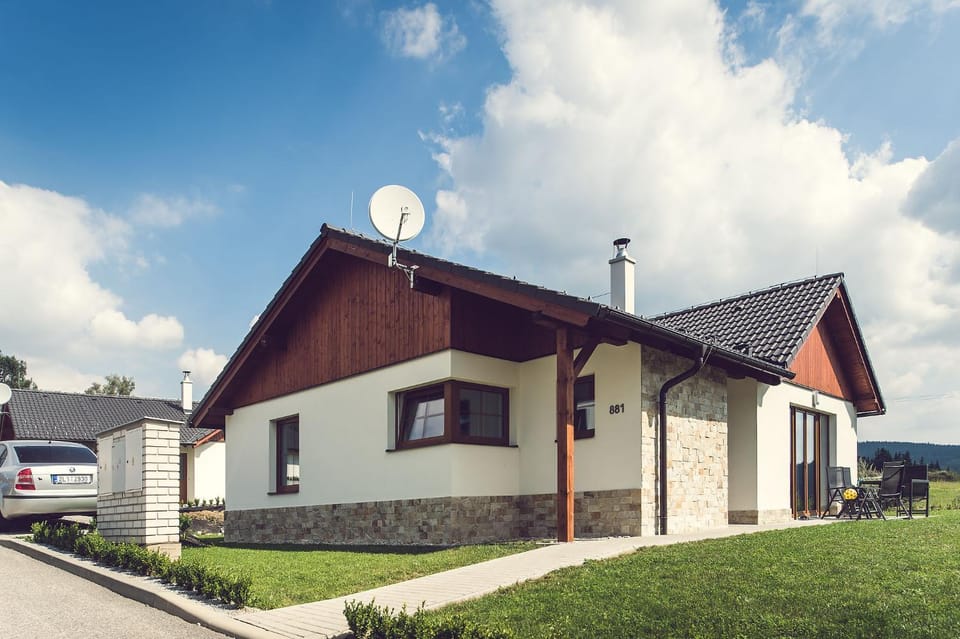 Property building, Facade/entrance, Garden