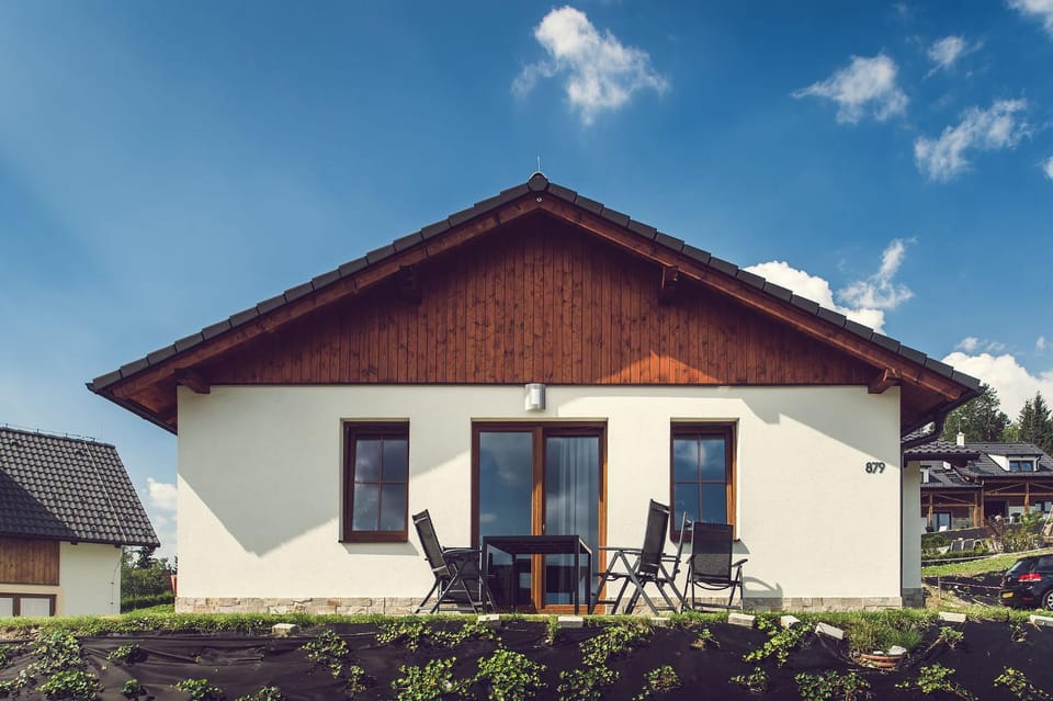 Property building, Facade/entrance, Day, Garden, Garden view