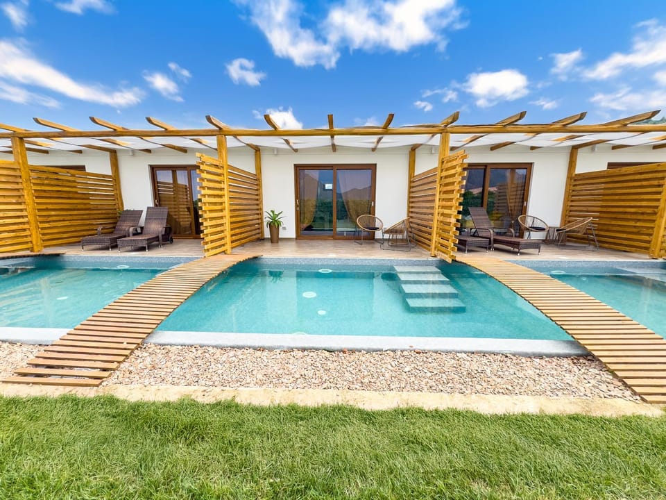 Property building, Day, Pool view, Swimming pool