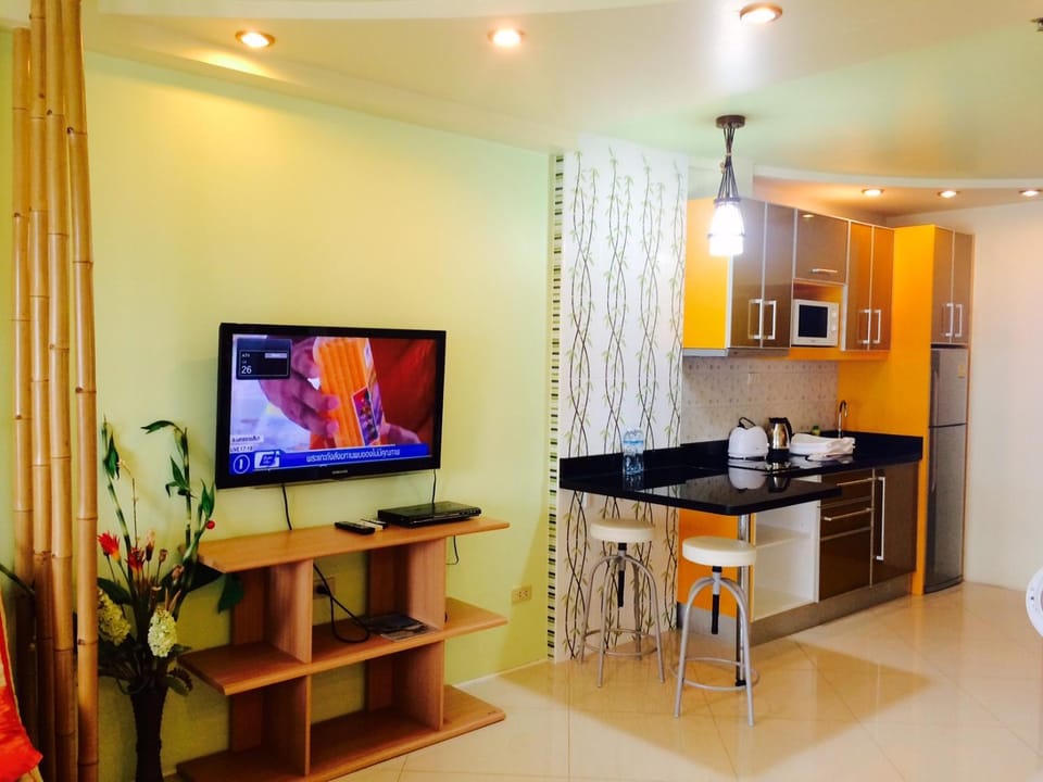 Communal lounge/ TV room, Kitchen or kitchenette, Living room, Dining area, Communal kitchen