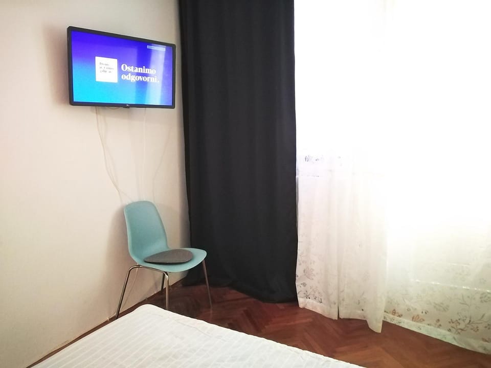 Communal lounge/ TV room, Bed, TV and multimedia, Bedroom