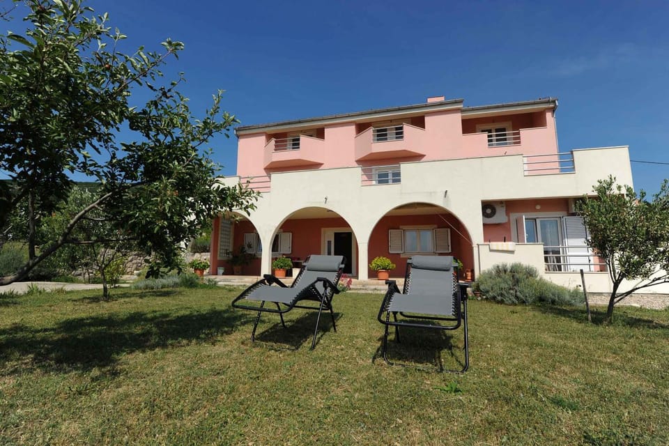 Property building, Patio, Facade/entrance