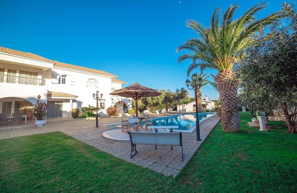 Property building, Garden, Swimming pool