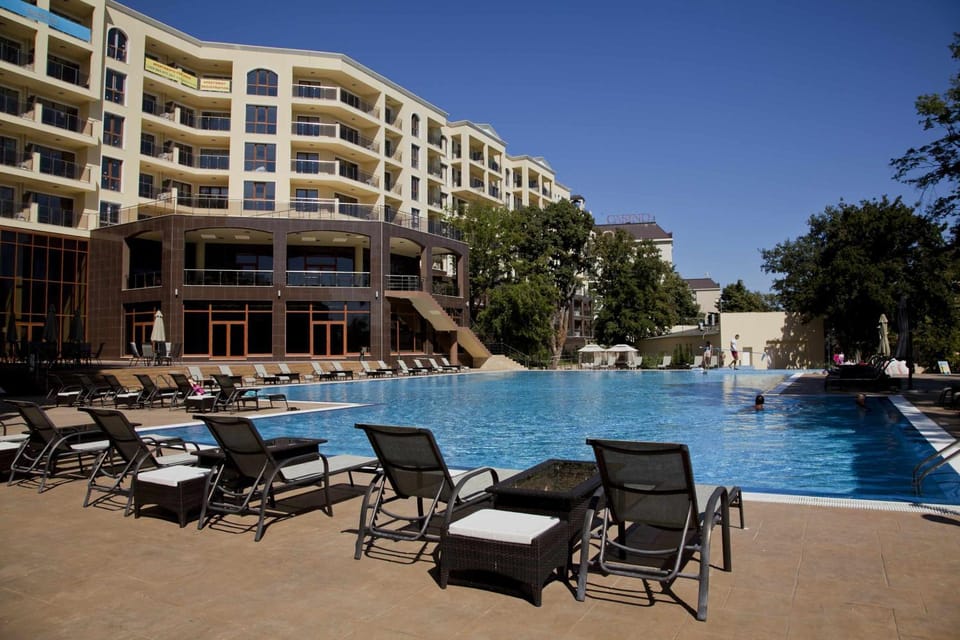 Facade/entrance, Swimming pool