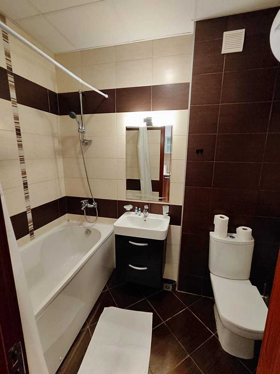 Shower, Toilet, Bathroom, Bath