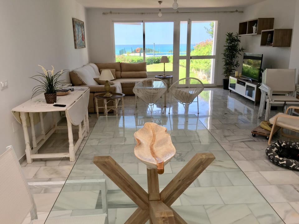 Living room, Garden view, Sea view