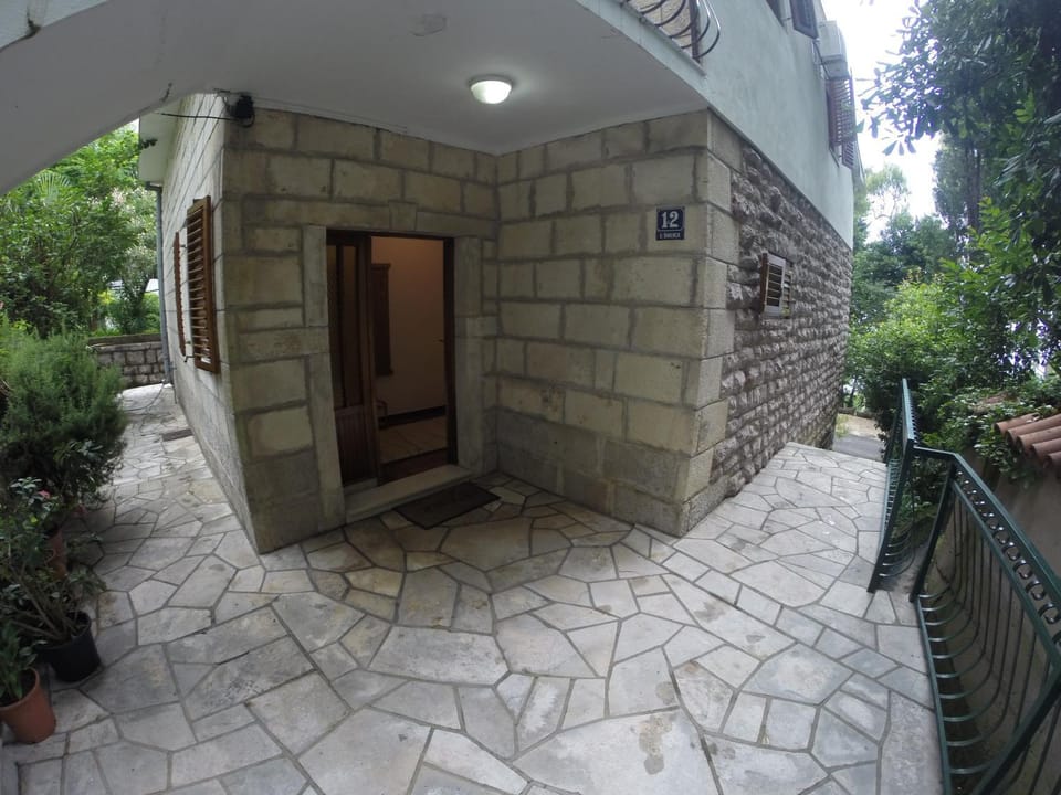 Patio, Facade/entrance