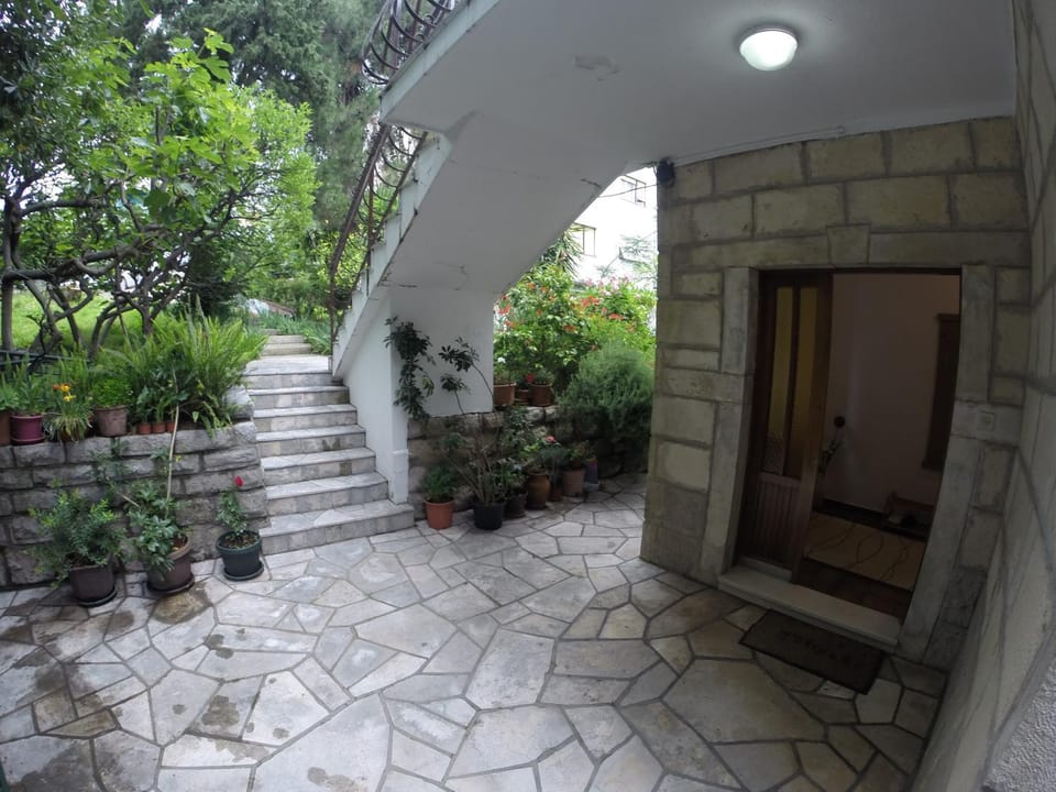 Patio, Facade/entrance