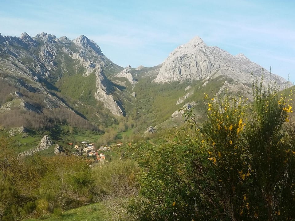 Natural landscape, Activities, Other, Hiking, Mountain view