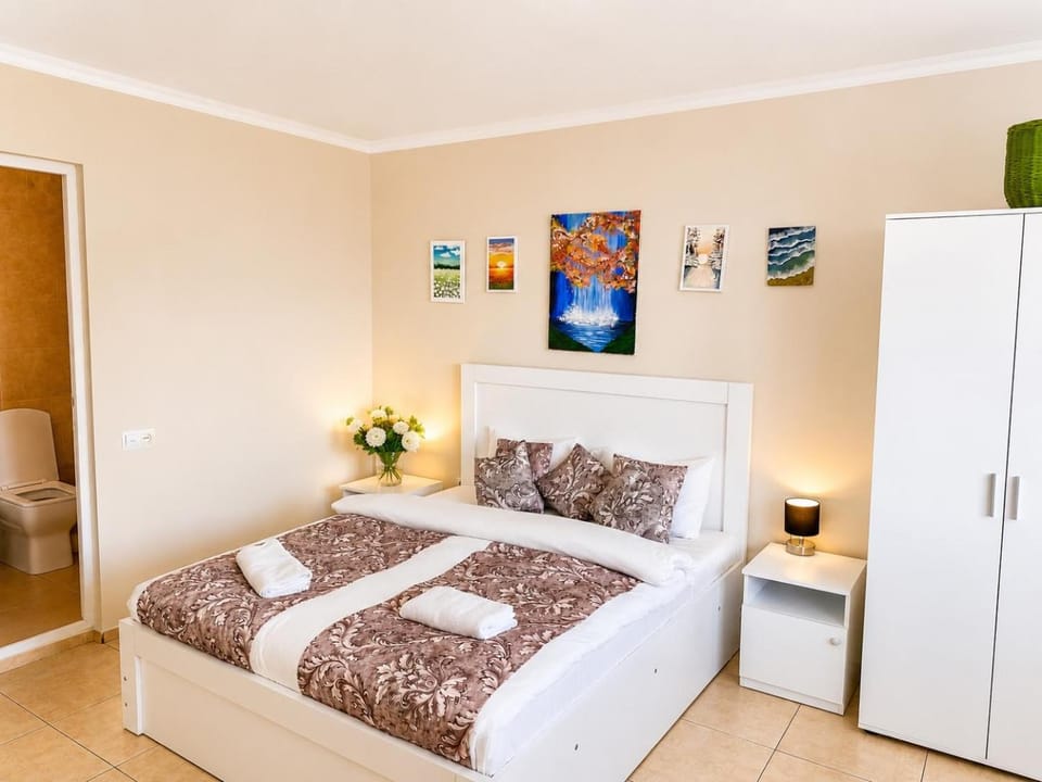Bed, Photo of the whole room, Bedroom, wardrobe