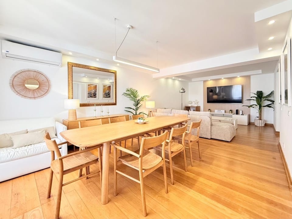 Living room, Dining area, air conditioner