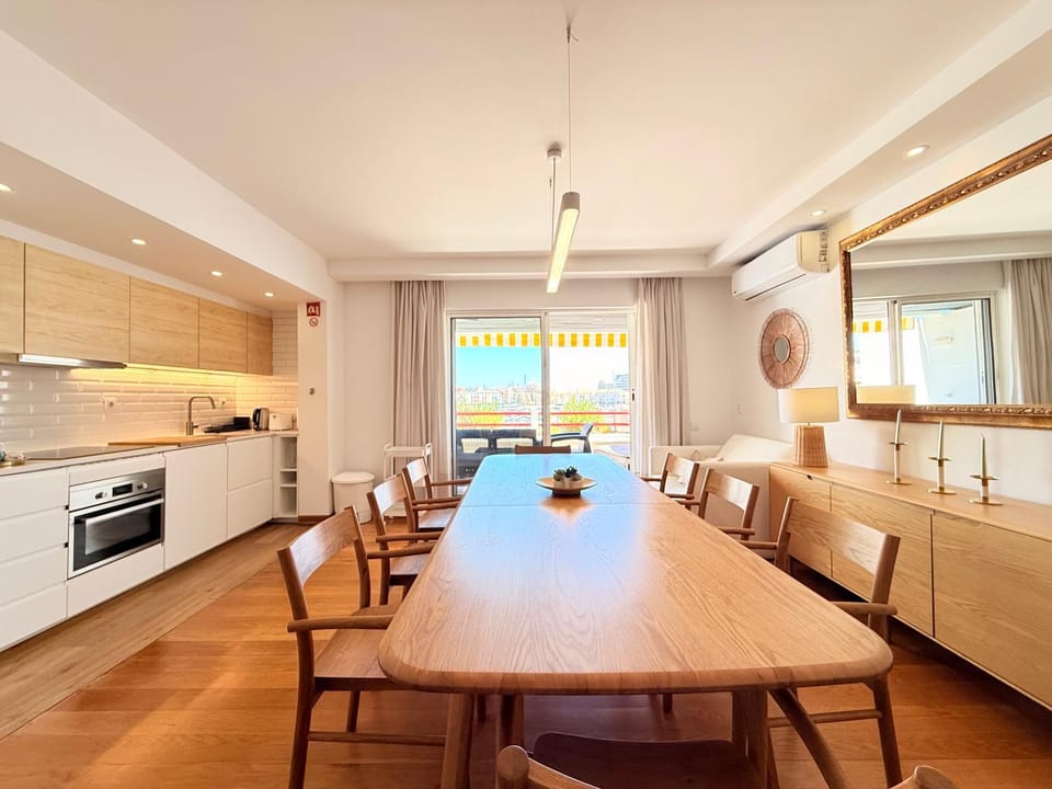 Dining area, kitchen