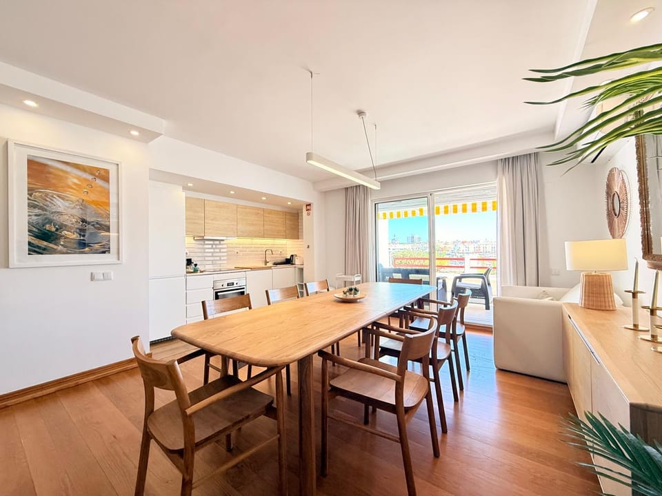 Dining area, kitchen