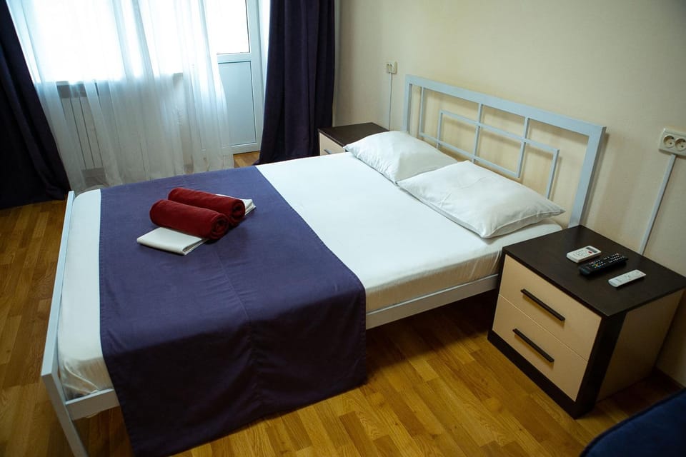 Bed, Photo of the whole room, towels