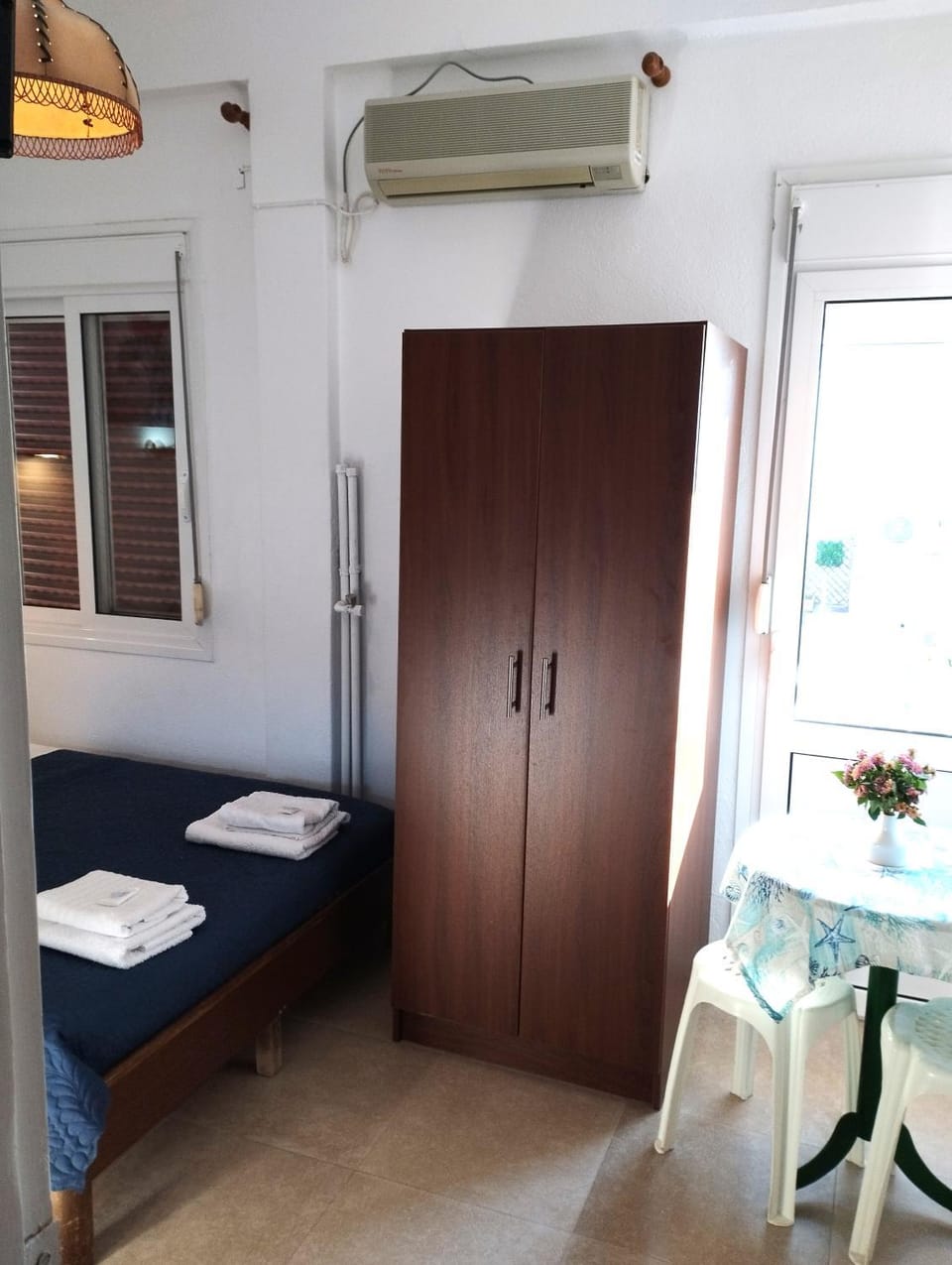 Bed, air conditioner
