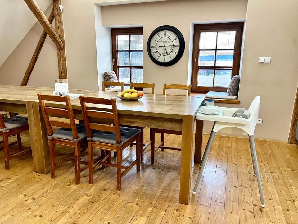 Seating area, Dining area