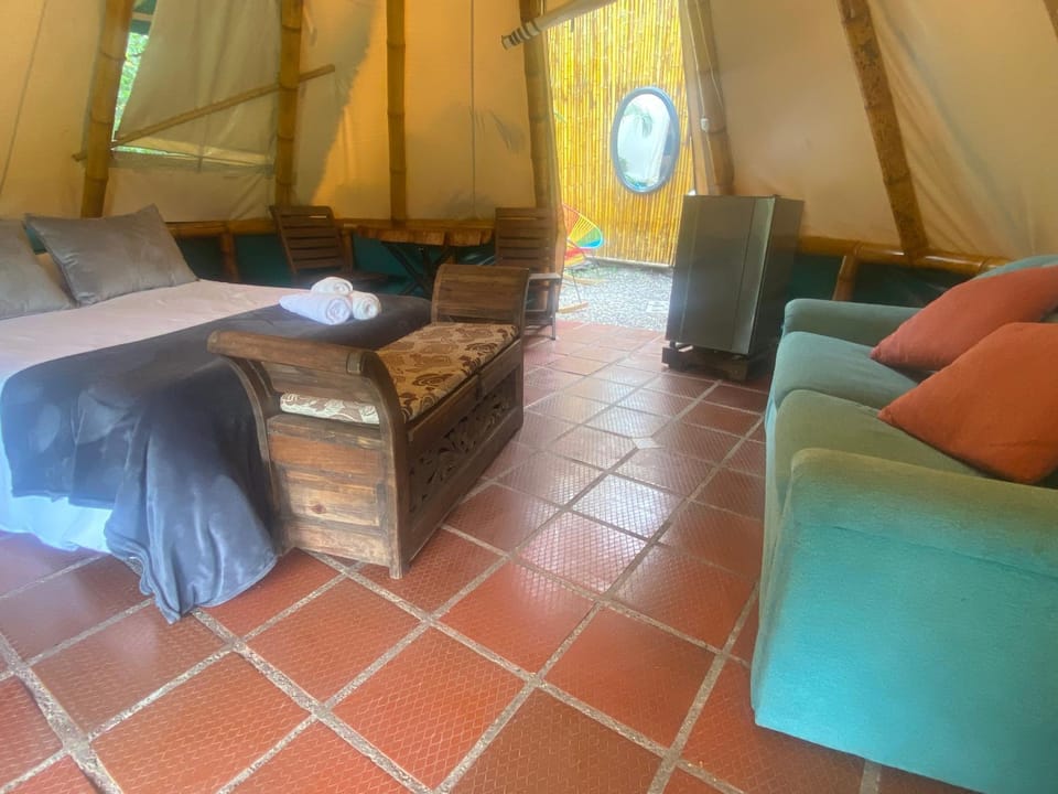 Glamping El Establo Campground/ 
RV Resort in San Francisco